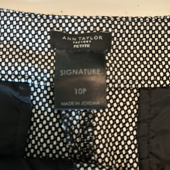 Ann Taylor Factory crop pan, size 10P - Picture 5 of 7
